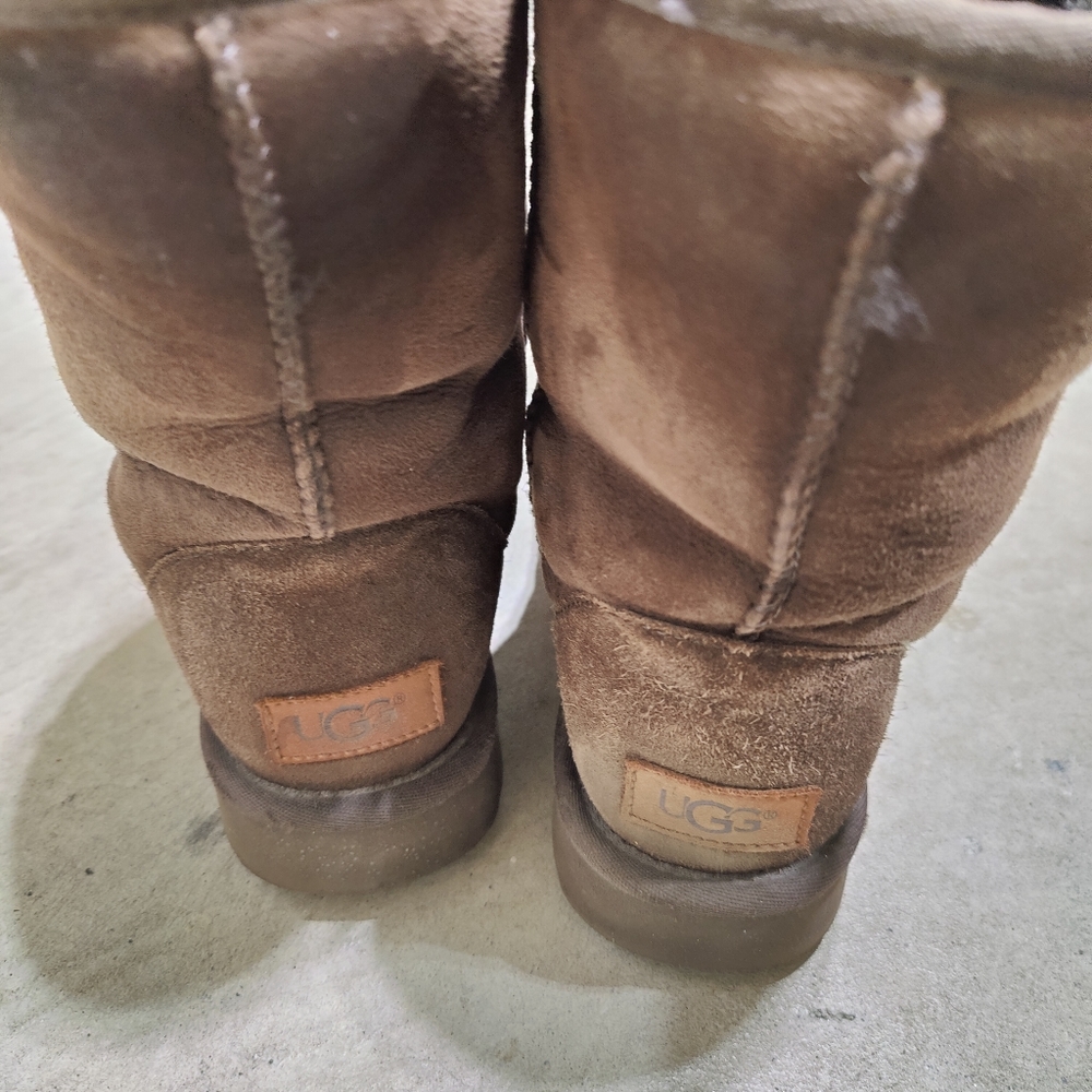 Brown Uggs size 7
